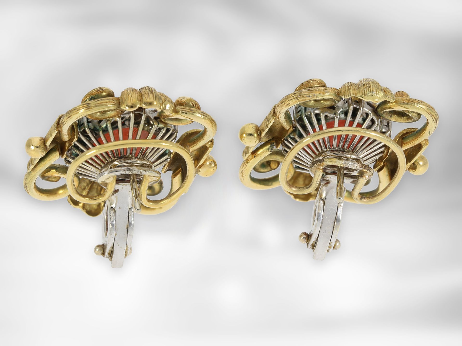 Ring/Ohrschmuck: sehr dekoratives, opulent verziertes antikes Schmuckset mit Engelshautkoralle und - Bild 5 aus 6