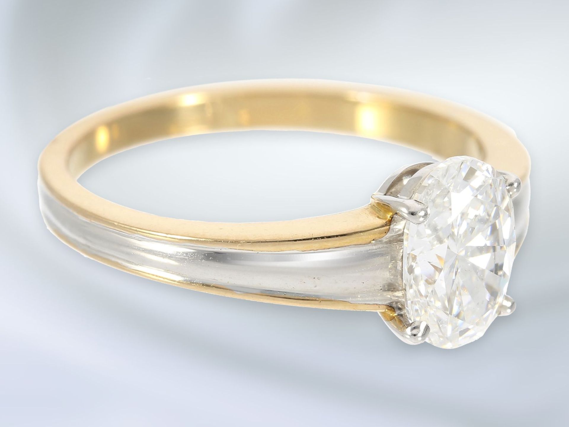 Ring: exquisiter, moderner und sehr hochwertiger Diamant-Damenring, ca. 1,25ct Ca. Ø17mm, RG54, ca. - Bild 2 aus 2