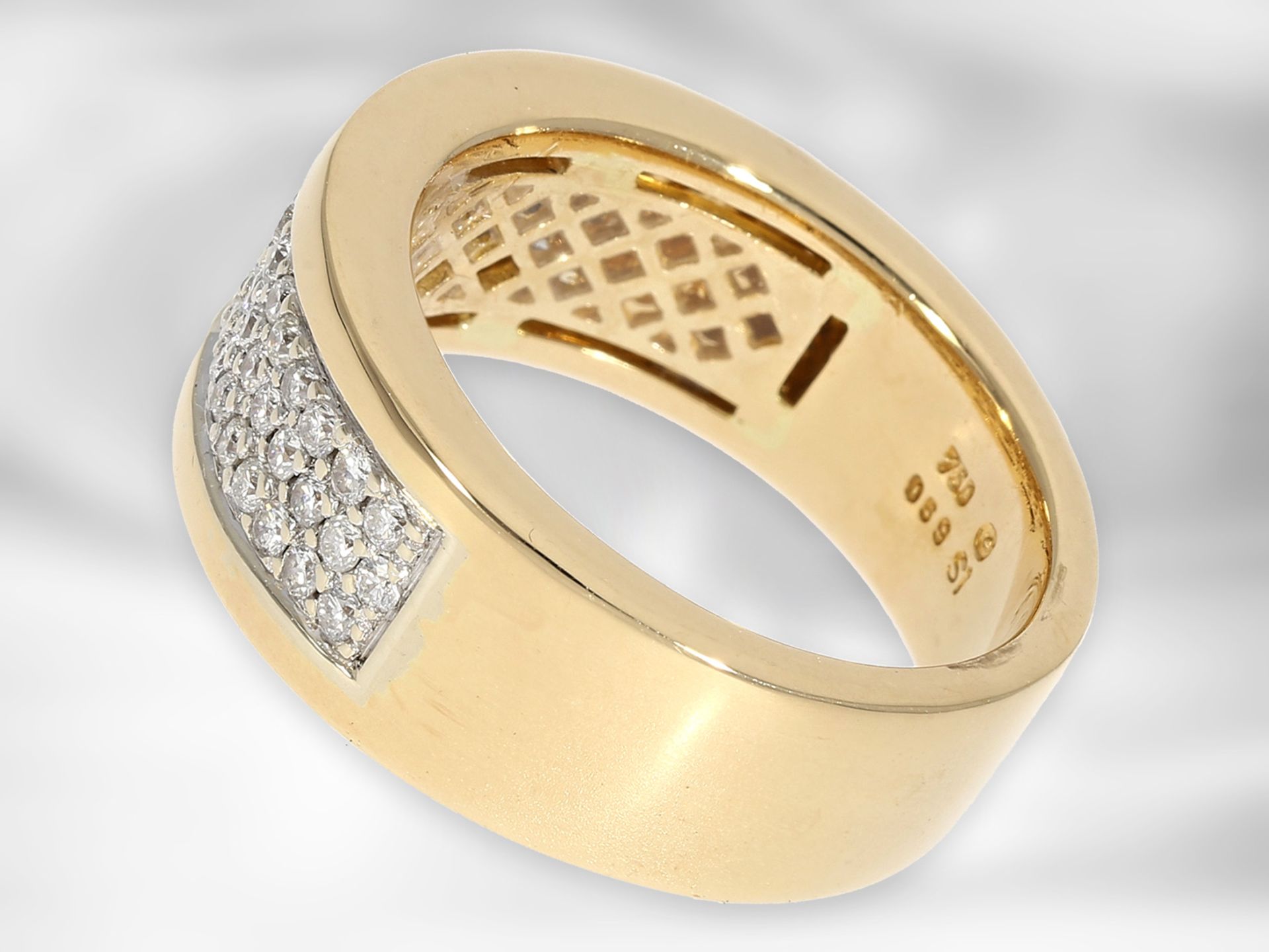 Ring: attraktiver moderner Gelbgoldring mit Brillanten, ca. 0,59ct, 18K Gold Ca. Ø17,5mm, RG55, - Bild 2 aus 3