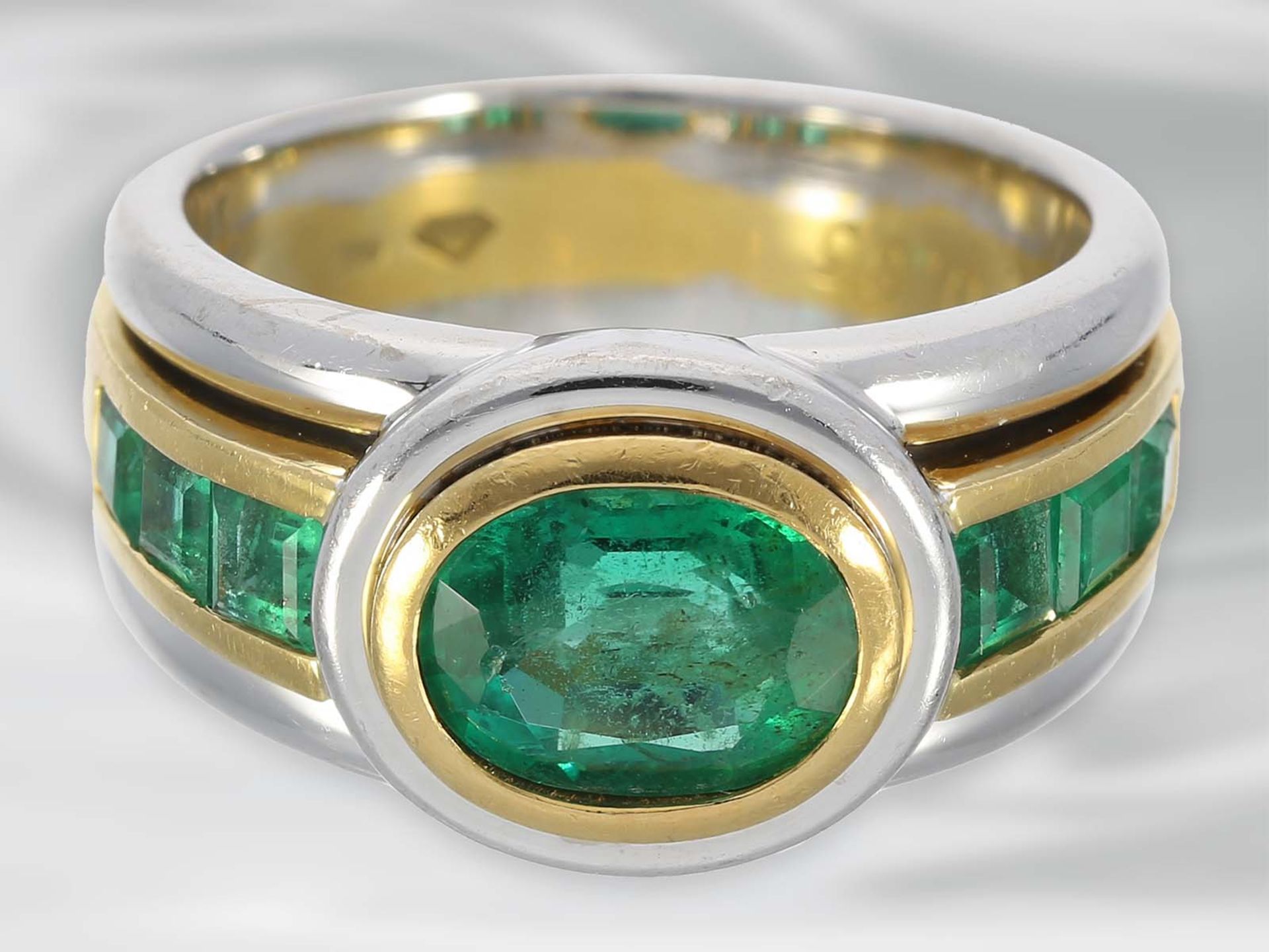 Ring: wertvoller und sehr solide gearbeiteter 18K Smaragd-Goldschmiedering, Mittelstein von 1,6ct - Bild 2 aus 4