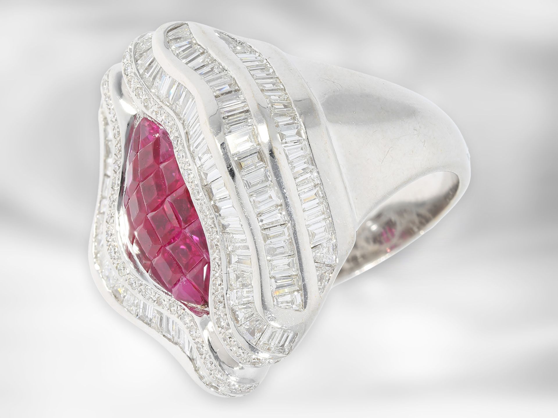 Ring: extravaganter luxuriöser Diamant/Rubinring, insgesamt ca. 5,49ct, 18K Weißgold, - Bild 8 aus 8