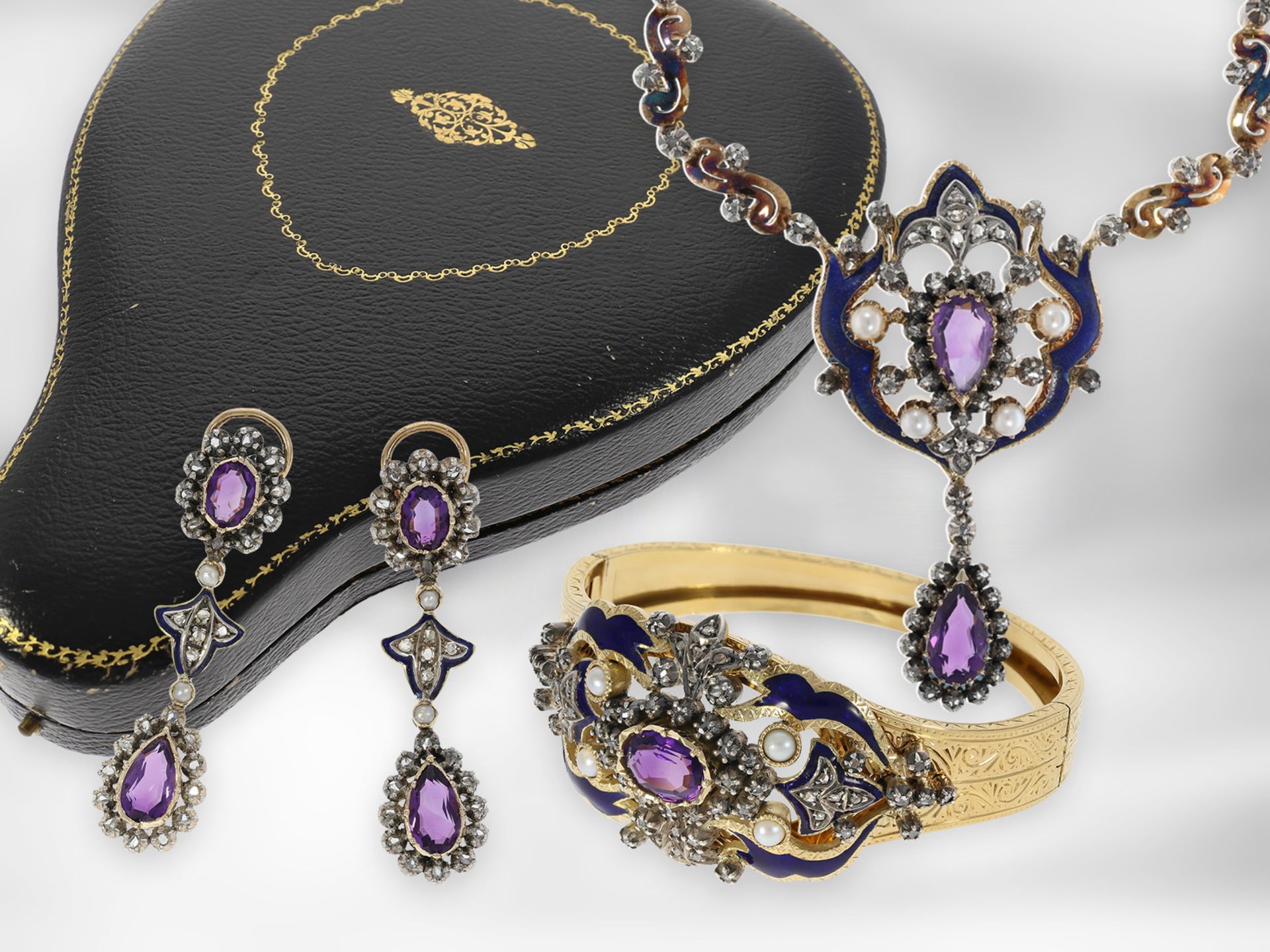 Collier/Armreif/Ohrringe: einzigartiges antikes Schmuckset, Gold/Emaille, Amethyste, Diamanten und