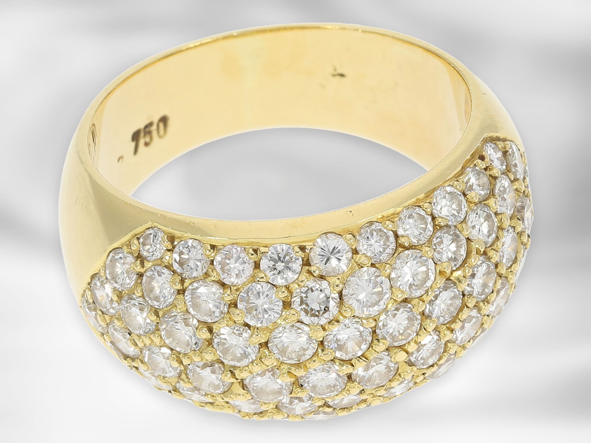 Ring: sehr schöner goldener Pavéring mit Brillantbesatz von insgesamt 2,48ct, 18K Gelbgold Ca. - Bild 3 aus 3