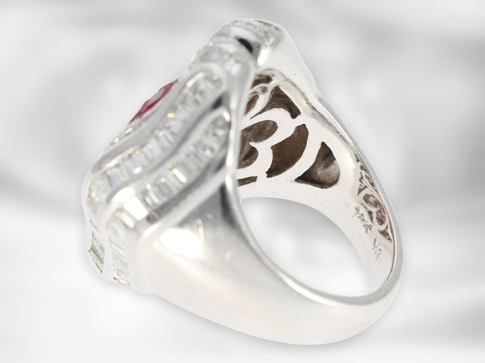 Ring: extravaganter luxuriöser Diamant/Rubinring, insgesamt ca. 5,49ct, 18K Weißgold, - Bild 7 aus 8