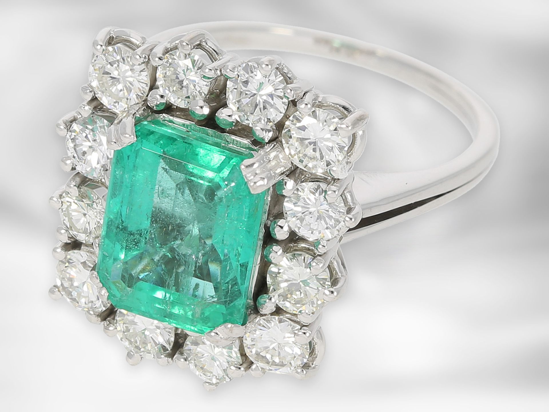 Ring: sehr dekorativer, hochwertiger vintage Smaragd/Brillant-Goldschmiedering, Handarbeit aus 18K - Image 3 of 3