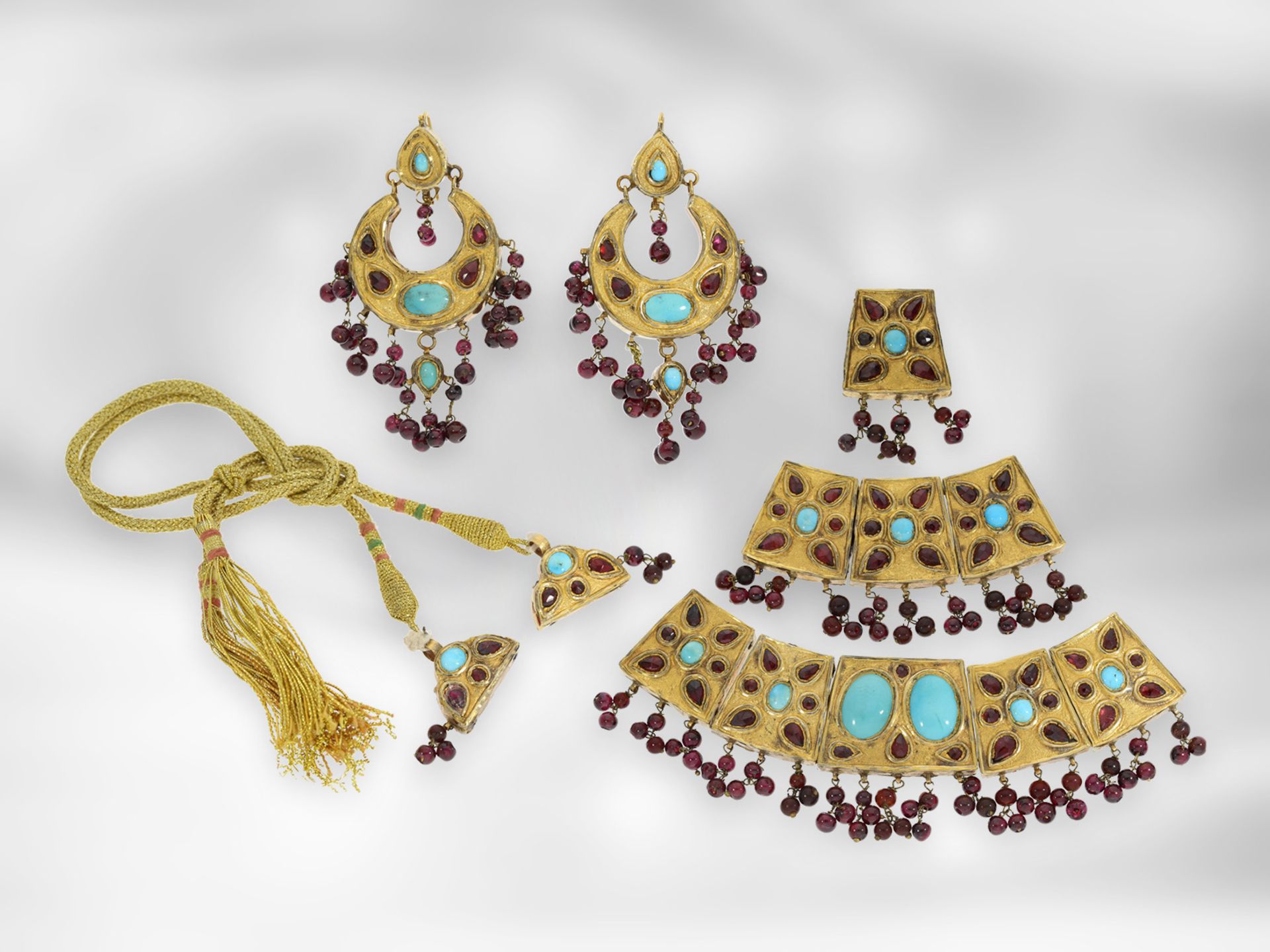 Ohrschmuck/Collier/Ring: antikes indisches Schmuckset bestehend aus Ohrhängern, Ring und Collier,