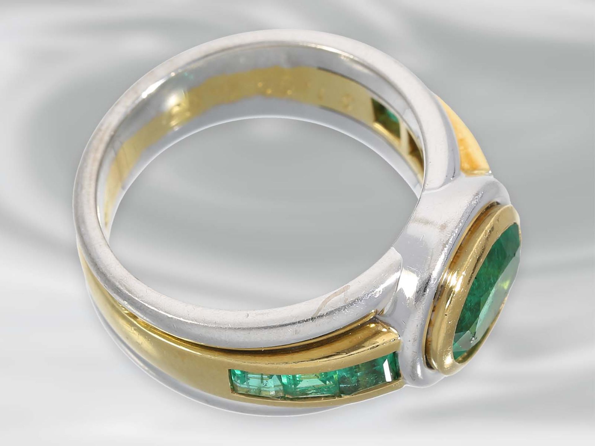 Ring: wertvoller und sehr solide gearbeiteter 18K Smaragd-Goldschmiedering, Mittelstein von 1,6ct - Bild 4 aus 4