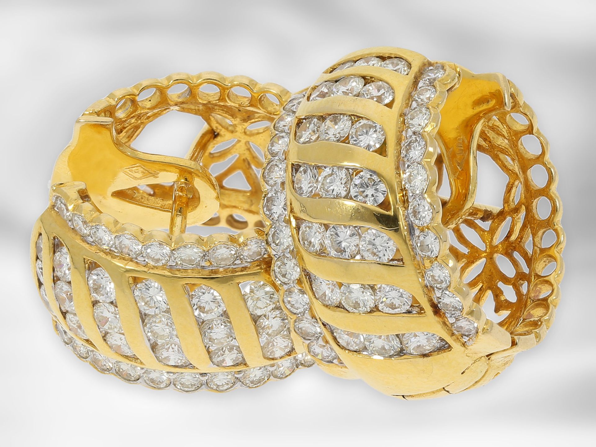 Ohrschmuck: ausgefallene und attraktive vintage Creolen mit Brillanten, ca. 2ct, 18K Gelbgold Ca. - Bild 3 aus 4