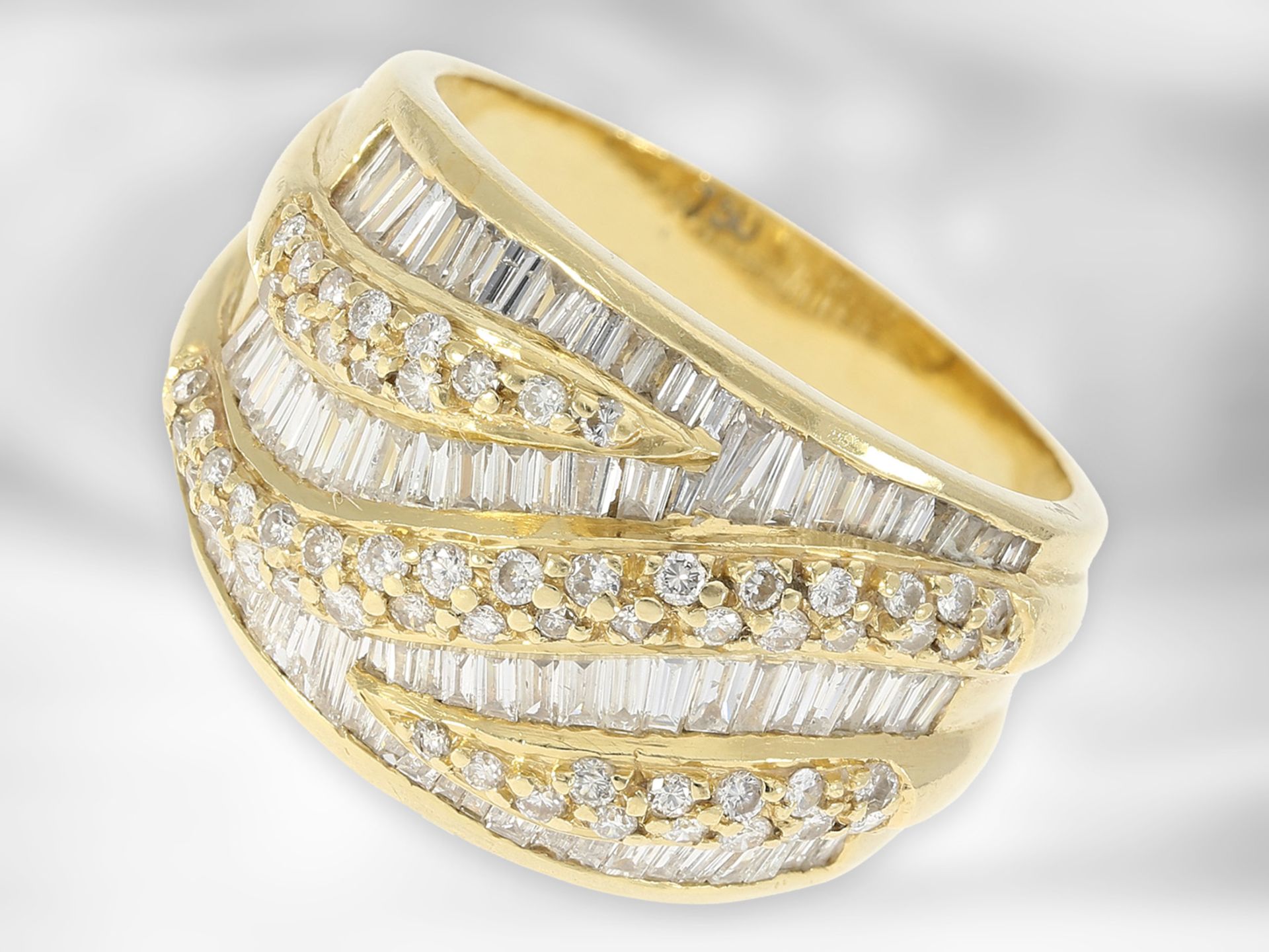 Ring: gelbgoldener vintage Ring mit Diamanten, insgesamt ca. 2ct, 18K Gold Ca. Ø19,5mm, RG61, Ring: