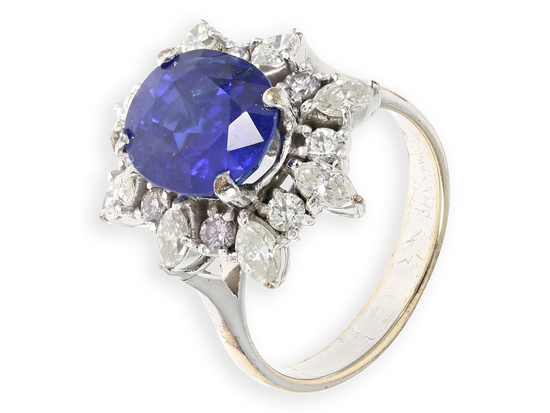 Ring: schöner vintage Saphirring mit Diamanten, insgesamt ca. 3,21ct, Gold rhodiniert - Bild 2 aus 2