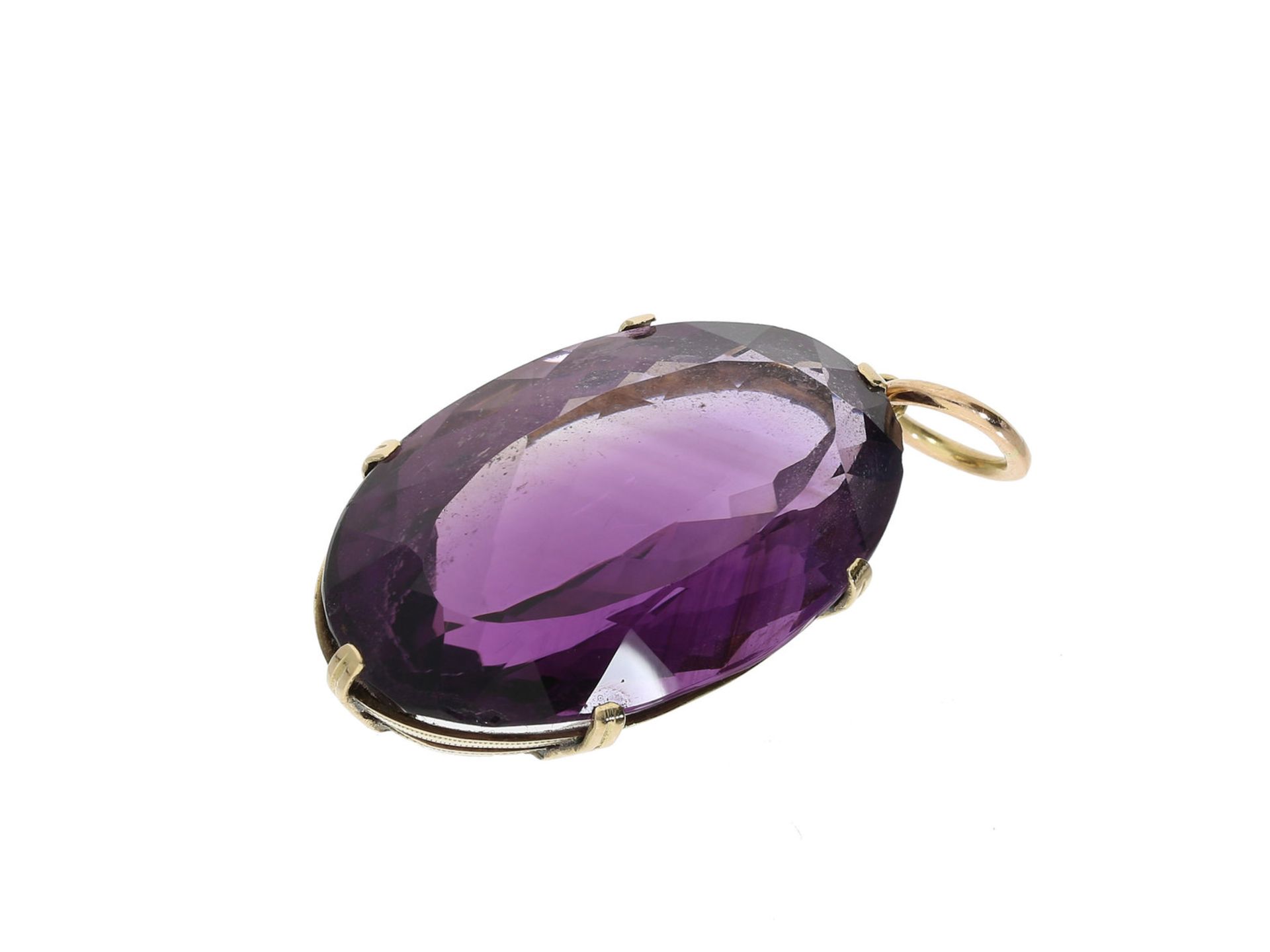 Anhänger: Goldschmiedeanhänger mit außergewöhnlichem Amethyst von ca. 84ct, 50er-Jahre