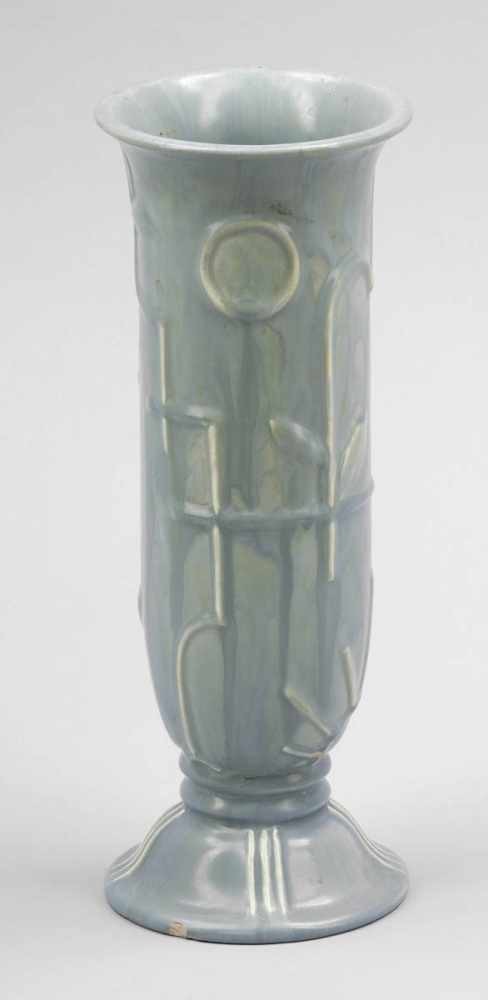 Vase mit geometrischem ReliefActiengesellschaft Norddeutsche Steingutfabrik, Grohn vor 1910.