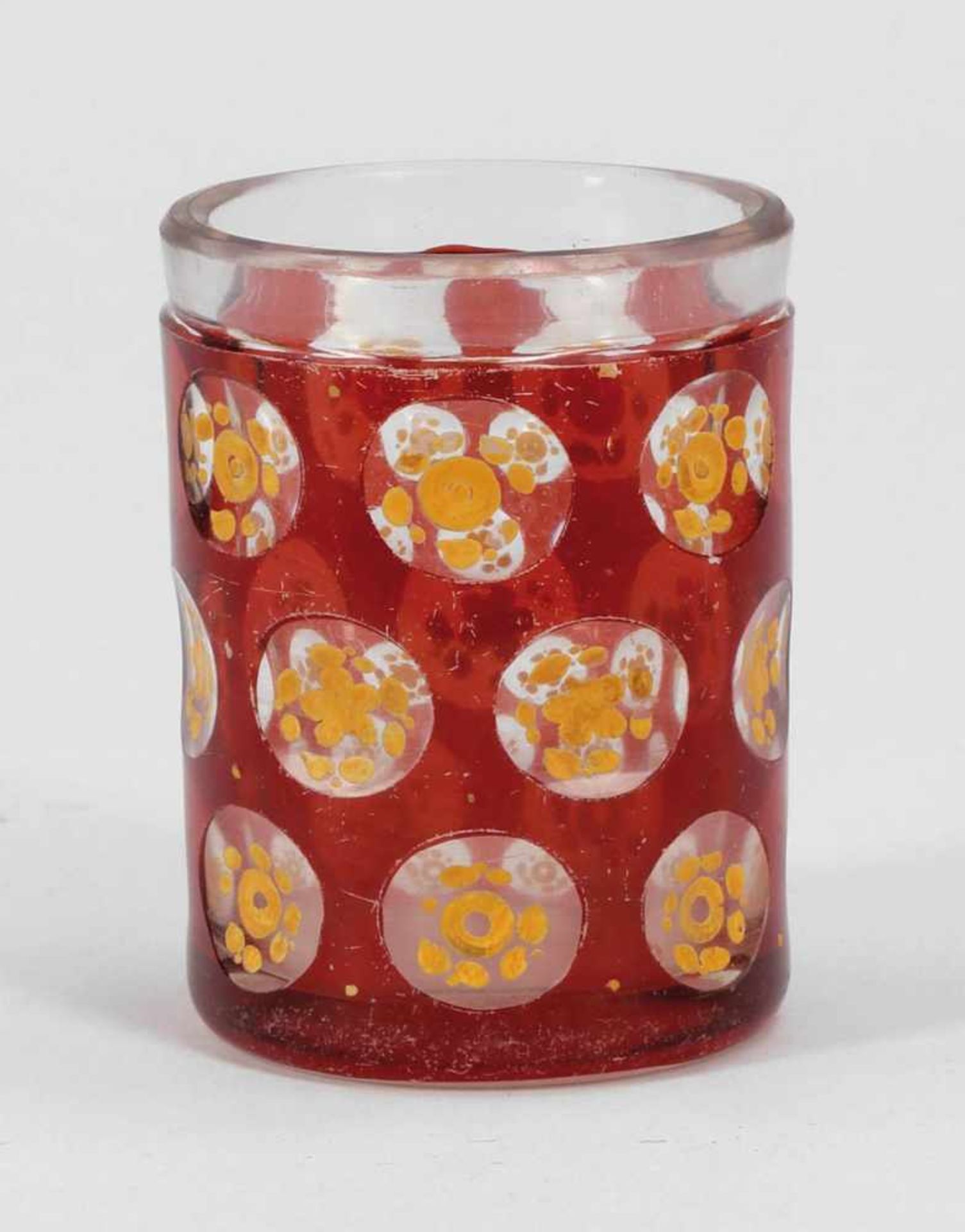 Biedermeier-Becher19. Jh. Farbloses Glas, rot lasiert. Blumen in den ausgeschliffenen Kreisen.