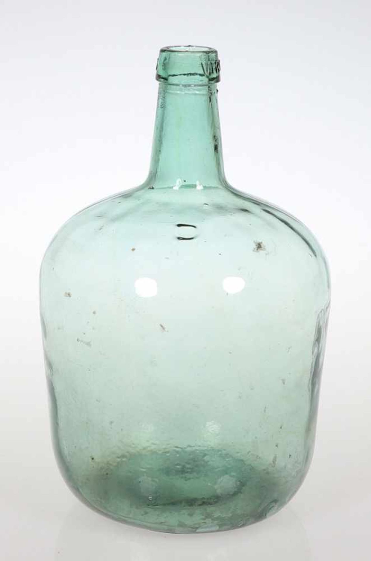 Vorratsflasche ViresaGrünes Glas. Auf dem Rand bez.: 5 Viresa. Auf der Wandung bez.: P. H. 32,5 cm.-