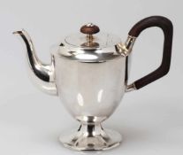 Kleine Kaffeekanne / Coffee potMappin & Webb/Cherster/England, 1907/08. 925er Silber. Punzen: