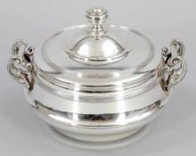 Deckelschale925er Silber. Punze: Herst.-Marken, 925. H. 18 cm. Gew.: 1380 g (ohne Glas). Glaseinsatz