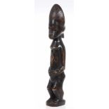 Anyi AhnenfigurElfenbeinküste. Holz, geschnitzt. H. 35 cm. Stehende Ahnenfigur.- - -22.00 % buyer'