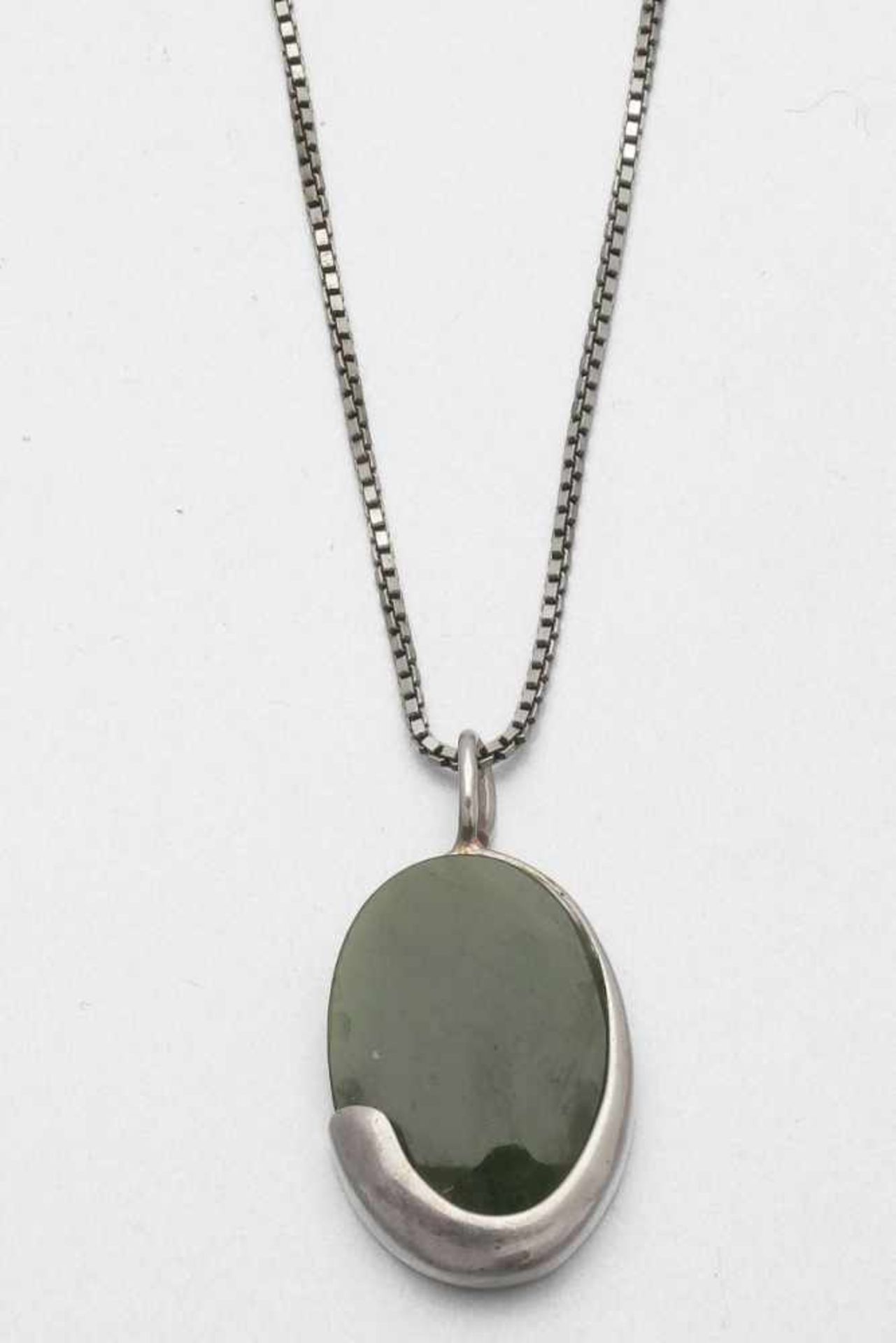 Jade-Schmuckset in Silber: Ring, Anhänger und Armband835er und 925er Silber, gestemp. Div. Jade. - Image 2 of 3