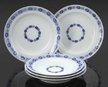 4 TellerMeissen um 1850. - Blaue Blätterkante mit Medaillon - Porzellan, weiß, glasiert. Unter der