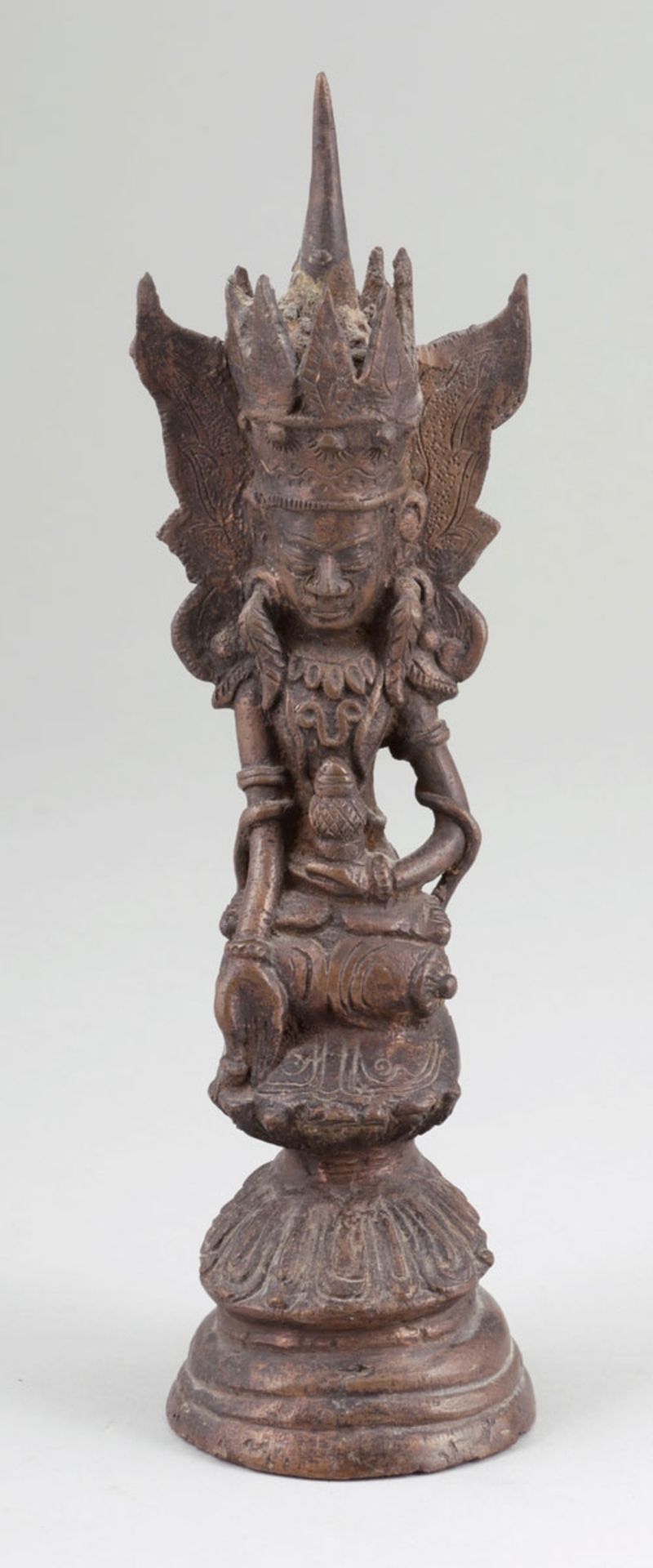 Sitzender BuddhaThailand, Shan Periode. Bronze. H. 28 cm. Sitzende Darstellung mit mit Königsschmuck