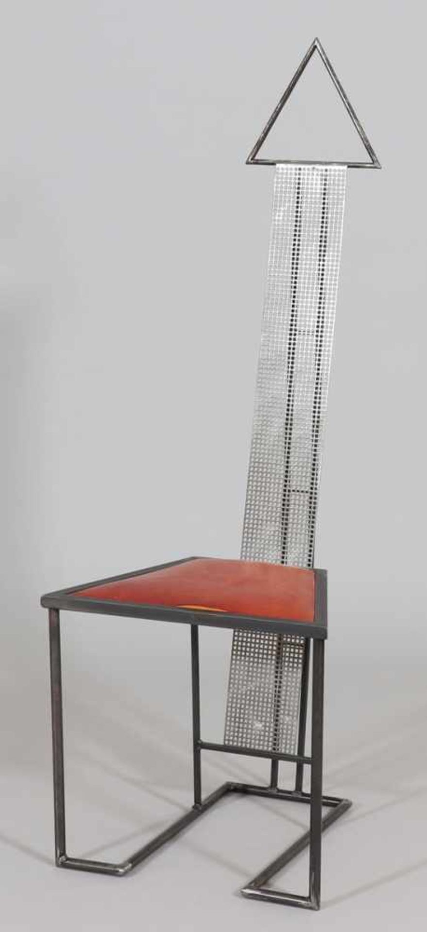 TrapezstuhlAnderl Kammermeier/Berlin. Stahl. Lochblech. Leder. 46/131 x 48 x 47 cm. Best. -