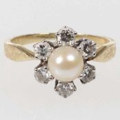 Ring mit Perle und Brillanten585/- Gelbgold und Weißgold, gestempelt. Gewicht: 3,9 g. 1 Perle (D.