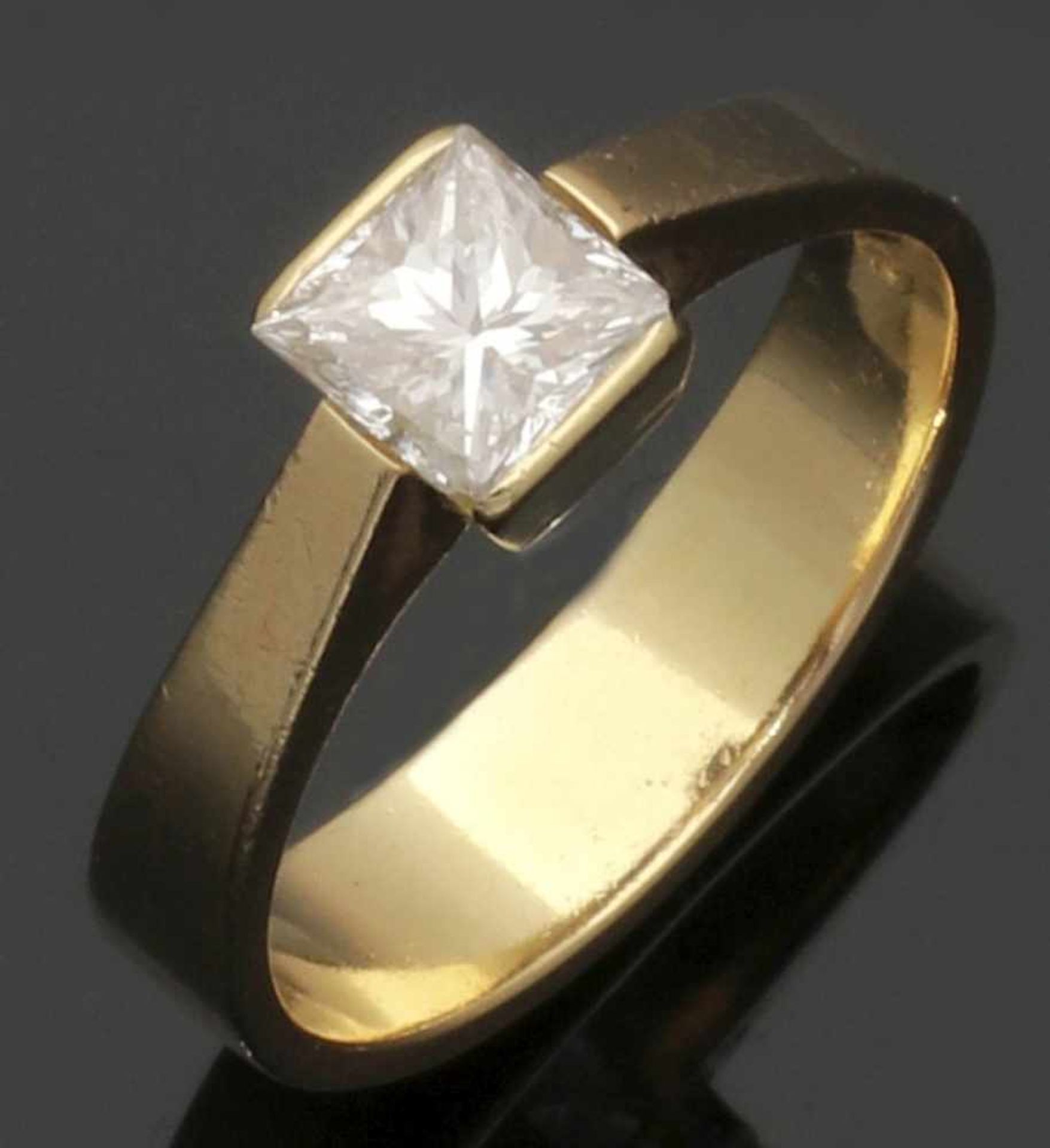 Solitär-Diamantring von 1 ct.750er GG, gestemp. 1 Diamant im Prinzess-Schliff von ca. 1,005 ct. (