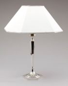 Tischlampe925er Silber. Punzen: Herst.-Marke, 925. H. 60 cm. Gew.: 1050 g (gewichtet).- - -22.00 %