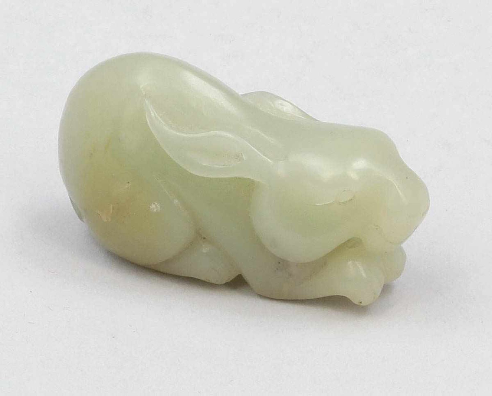 KanninchenChina. Jade. 5 x 2,6 x 2 cm. Vollplastisch geschnitze Arbeit.- - -22.00 % buyer's