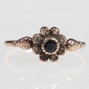 Blütenförmiger Saphir-Ring mit Diamanten<b