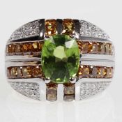 Peridotring mit Fancy Yellow Diamanten