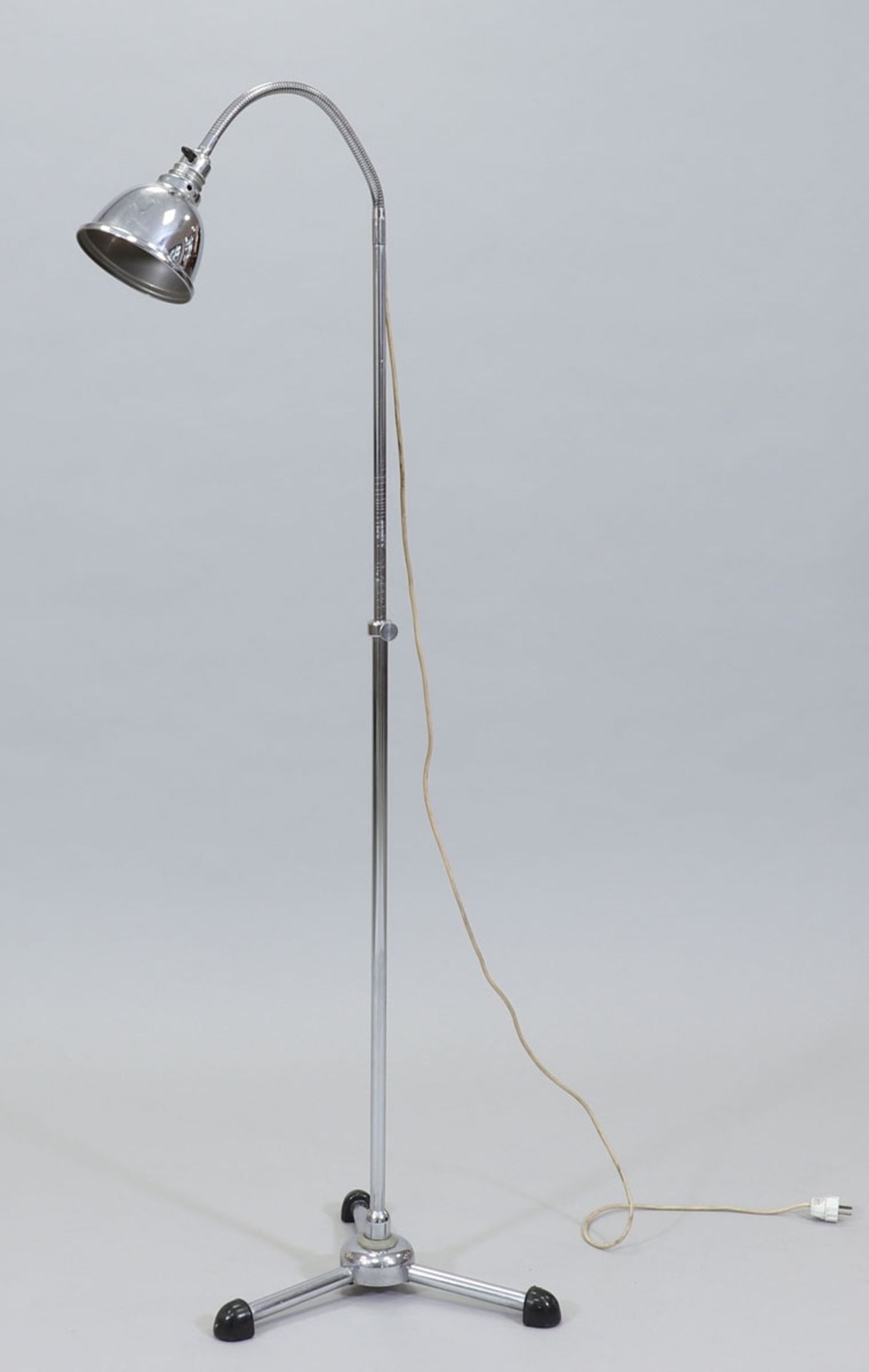 Stehlampe Modell 8224/44 im Bauhaus Stil