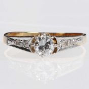Zierlicher Ring mit Diamant