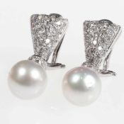 Paar Ohrhänger mit Perlen und Brillanten<