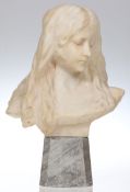 Künstler um 1900- Büste einer jungen Frau - Alabaster. Grauer Alabastersockel. H. o./m. Sockel: 34/