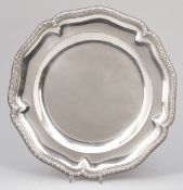 Teller im Barock-Stil / Plate19. Jh. 750er Silber. Punzen: Herst.-Marke, 12. D. 33 cm. Gew.: 1220