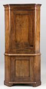 Biedermeier-Eckschrank / CabinetNorddeutschland, um 1820. Mahagoni. Obstholz. 215 x 97 x 62 cm.