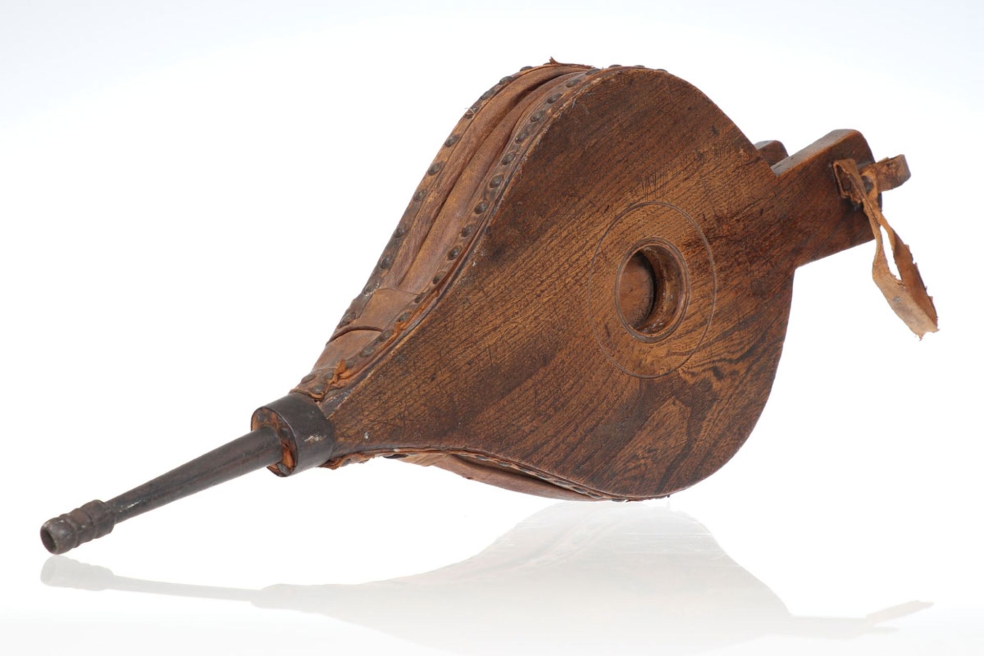 BlasebalgWohl England, frühes 19. Jahrhundert. Eiche. Leder. L. 56 cm. - Provenienz: Kunstsammlung