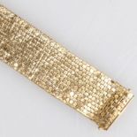 Breites Goldarmband mit kleine Waben und Quadraten