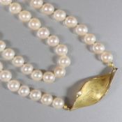 Perlenkette mit modernem Goldverschluss