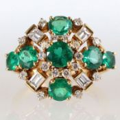 Außergewöhnlicher Smaragdring mit Baguette-Diamanten