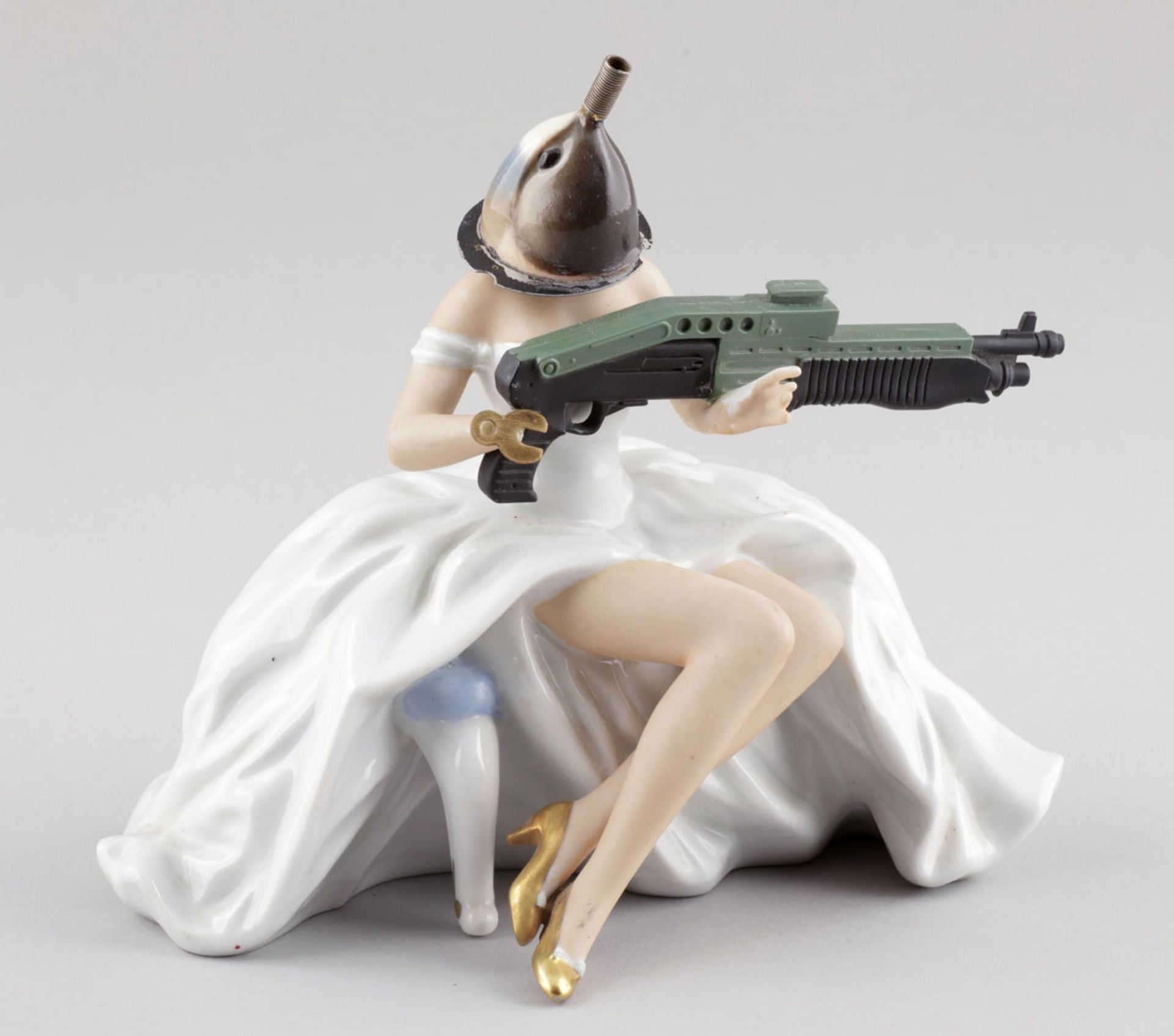 Unikat - Figur Frau mit Maschinengewehr