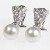 Paar Ohrhänger mit Perlen und Brillanten