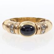 Moderner Bandring mit Saphir-Cabochon