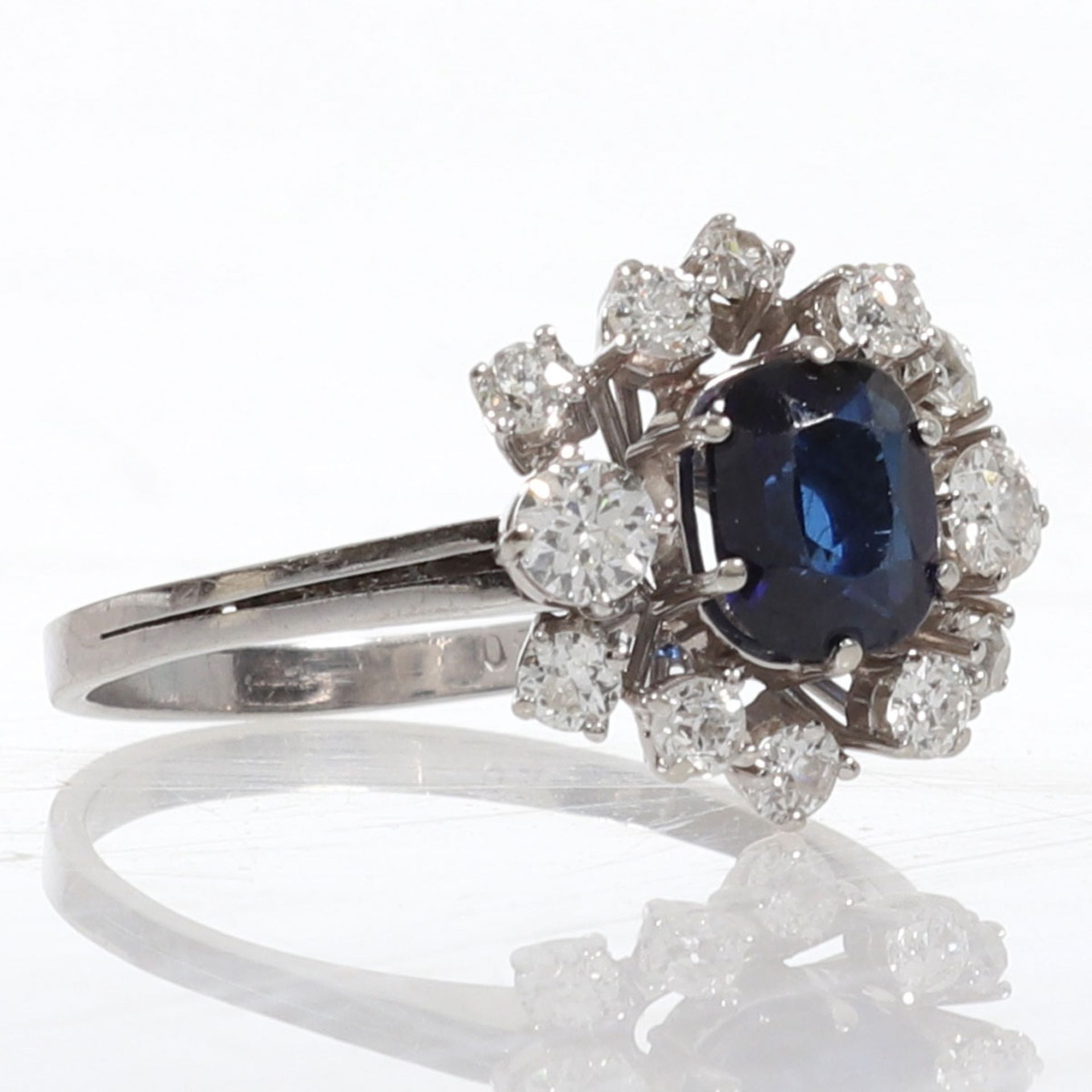 Eleganter Saphir-Ring mit Diamanten - Bild 2 aus 2