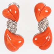 Paar Ohrhänger mit Korallenherzen und Brillanten