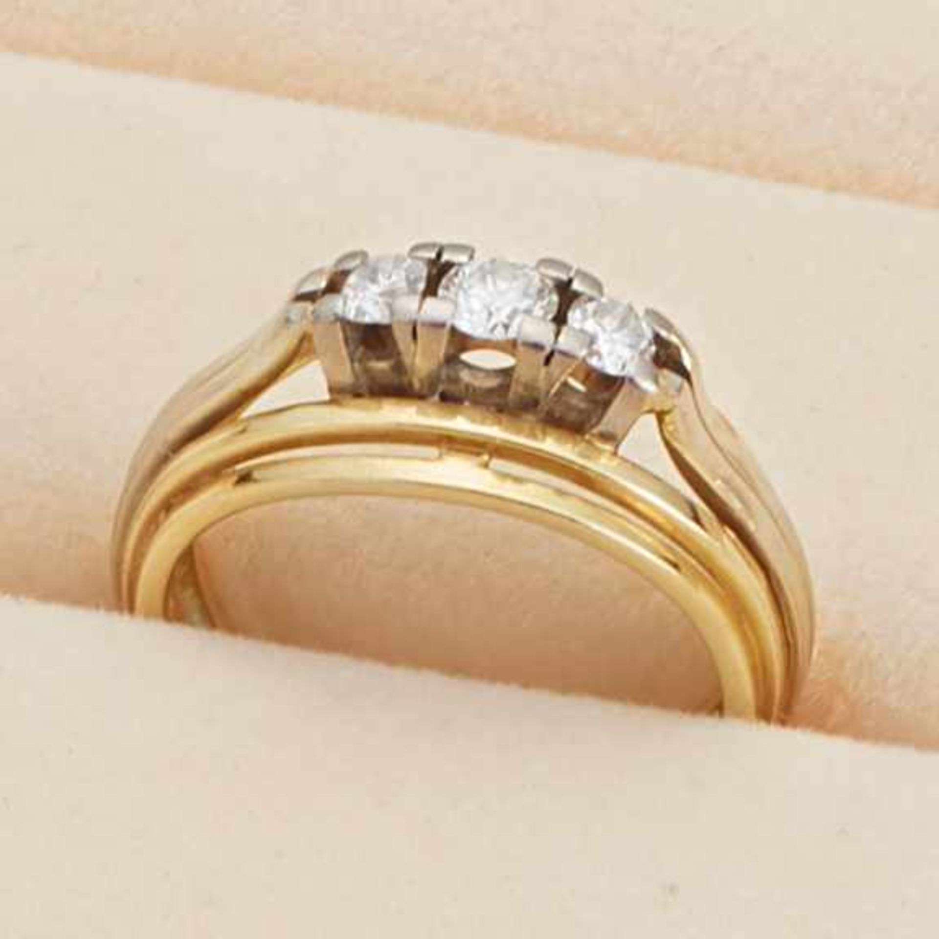 Bicolorer Ring mit Brillanten