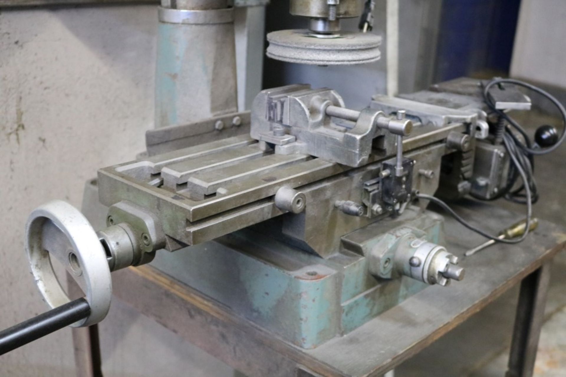 Rutland Bench Top Knee Mill with 3" Vise, Y axis Servo on Stand, Max RPM 2580, 21" x 7" Grinding - Image 3 of 11