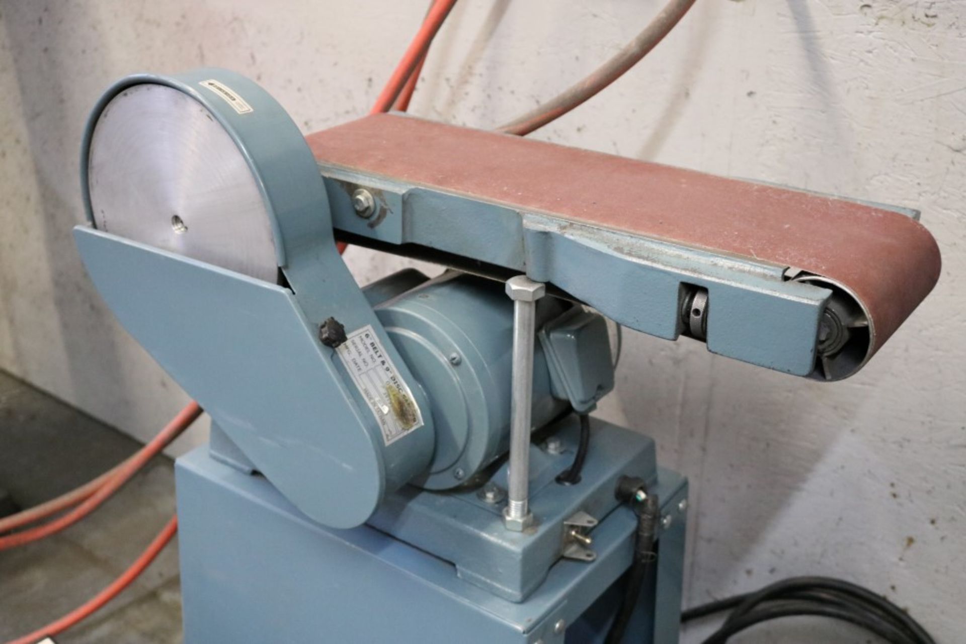 Central Machinery 10" Disc Sander, 3/4 HP, 1750 RPM and Also 6" Belt / 9" Disc Sander Combo - Image 4 of 7