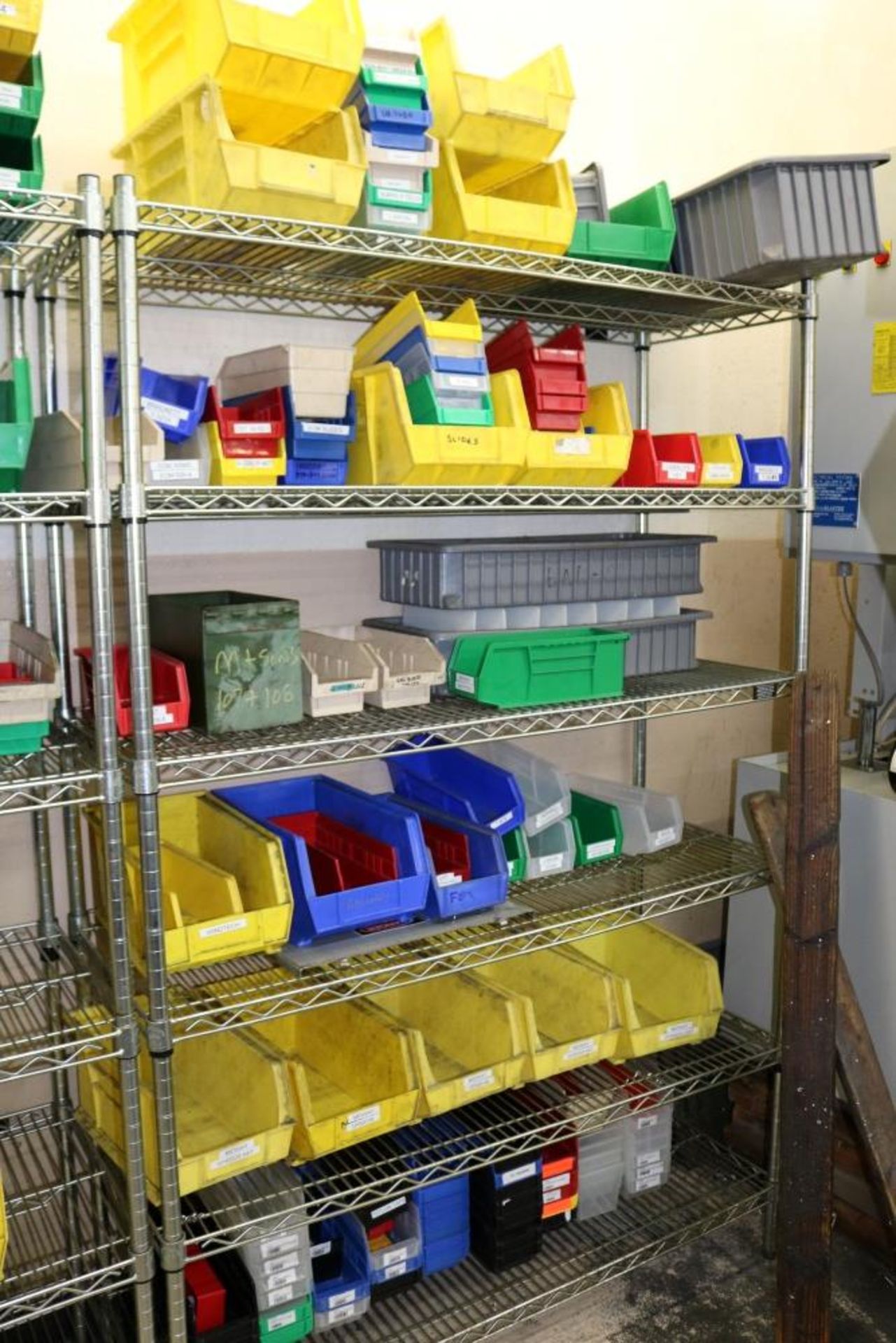 (2) 6 Tier Wire Rack Shelves with Various Size Plastic Sorting Bins, 47" x 17 1/2" x 72" (Parts on - Bild 4 aus 6